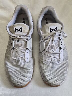 Nike Men's White Knit Training Shoes with Gum Outsole
